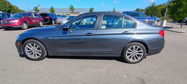 Used 2018 BMW 320i xDrive Sedan AWD/4WD image 4