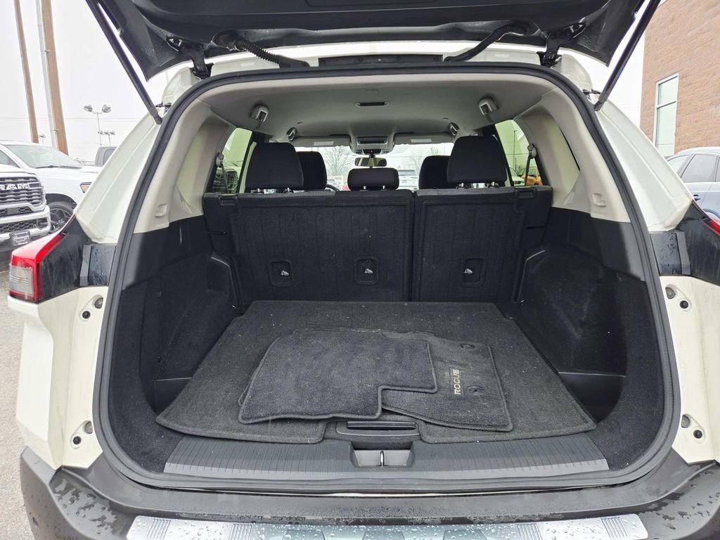 Used 2023 Nissan Rogue SV image 13
