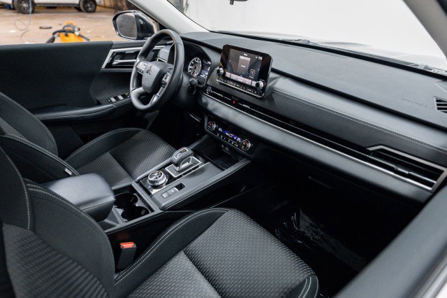 Used 2022 Mitsubishi Outlander ES image 31