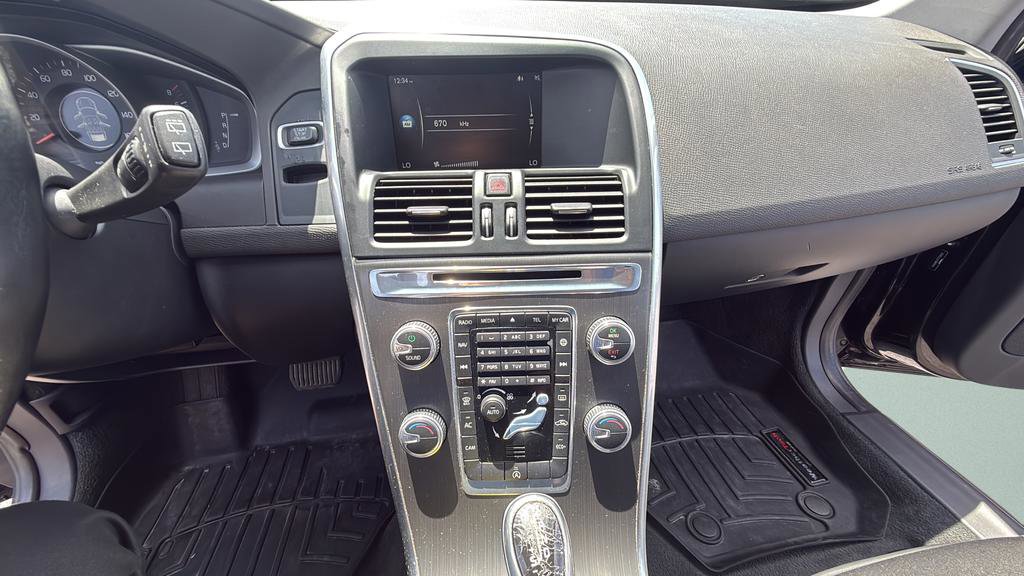 Used 2015 Volvo XC60 T5 FWD image 9