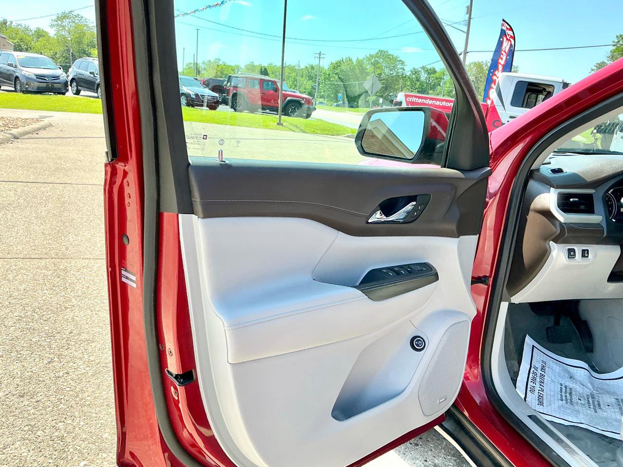 Used 2023 GMC Acadia SLT FWD image 28