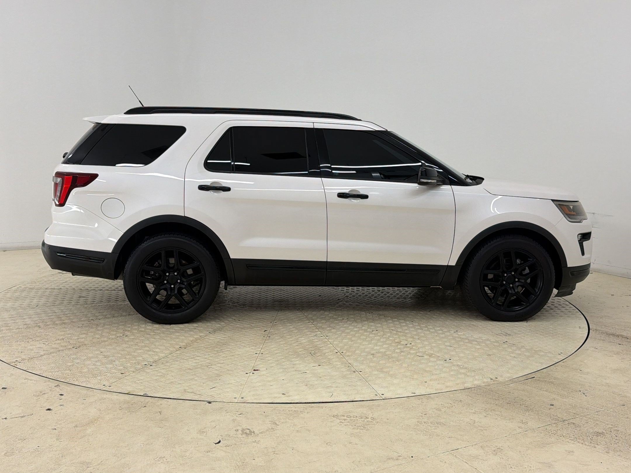 Used 2018 Ford Explorer Sport AWD/4WD image 8