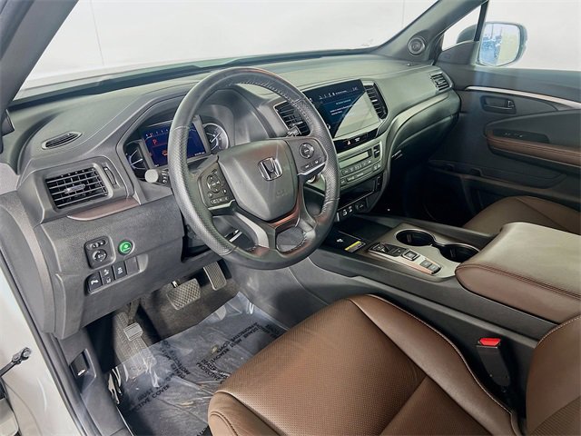 Certified 2025 Honda Passport EX-L image 10