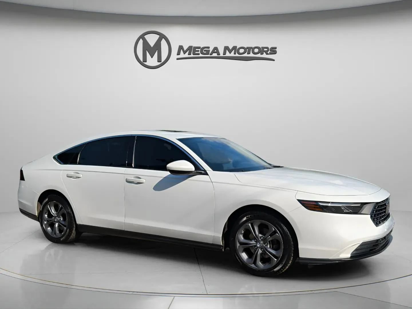 Used 2023 Honda Accord EX image 10