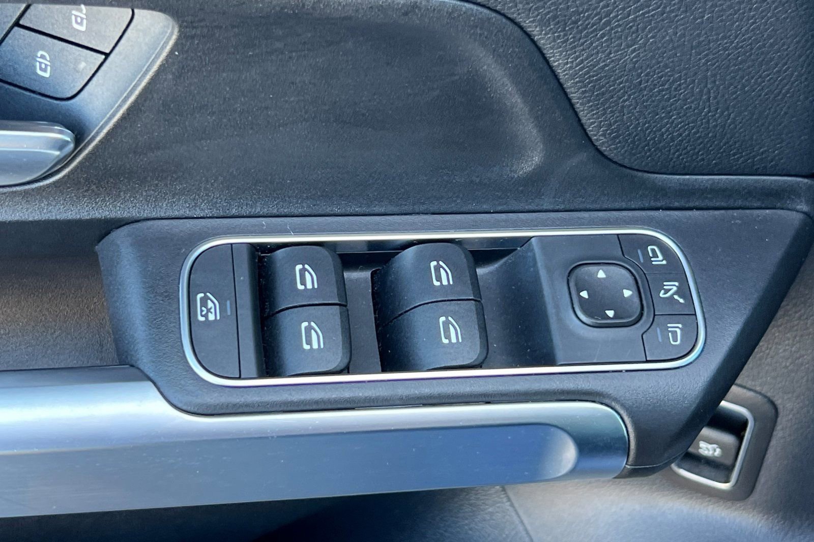 Certified 2024 Mercedes-Benz GLB 250 4MATIC image 15