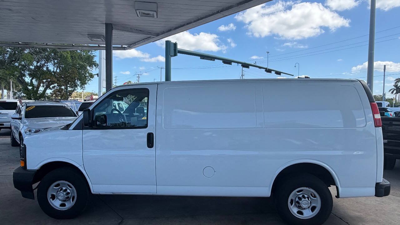 Used 2017 Chevrolet Express 2500 RWD image 8