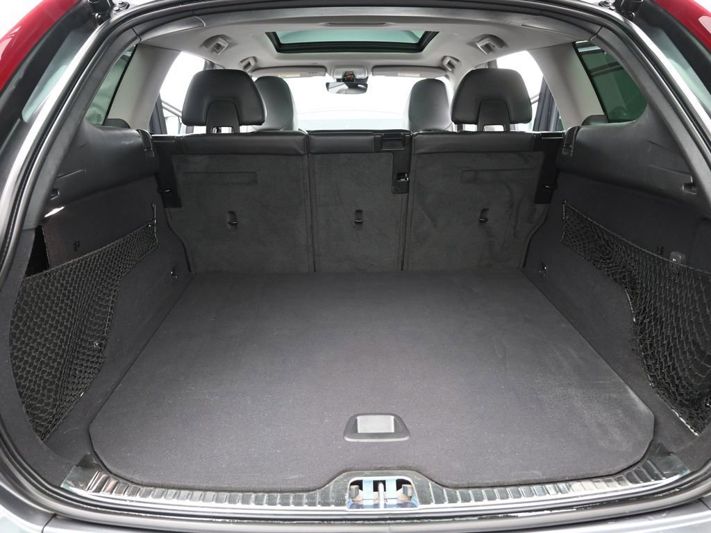 Used 2017 Volvo XC60 T5 Inscription w/ Preferred Option Package image 28