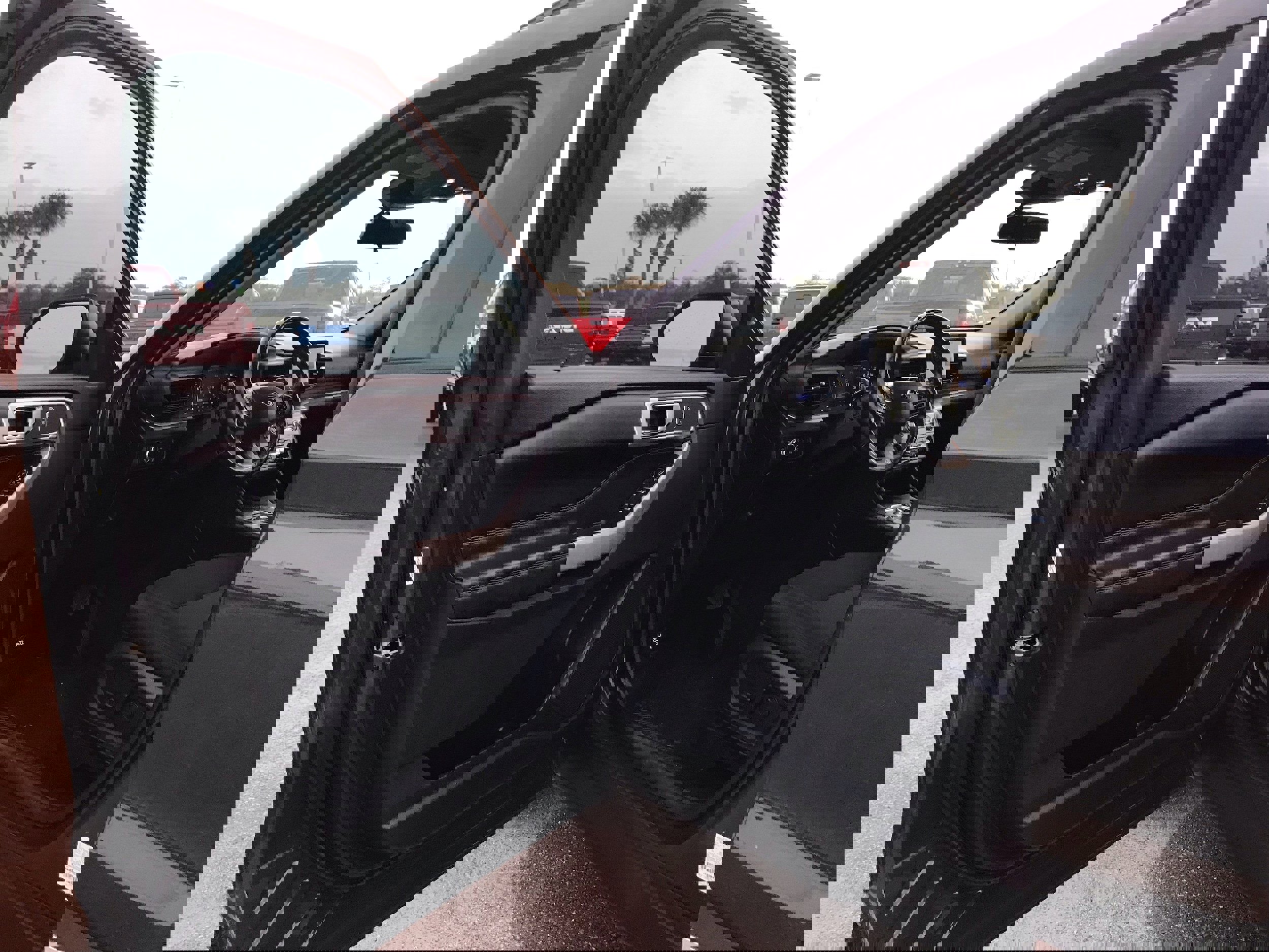 Used 2022 Ford Explorer XLT image 10