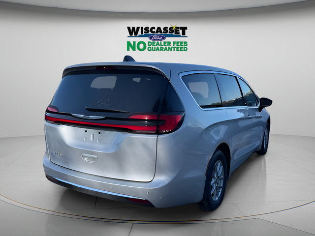 Used 2024 Chrysler Pacifica Touring-L FWD image 27