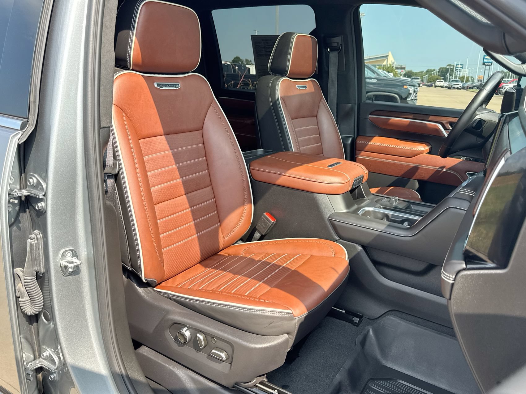 Used 2024 GMC Sierra 2500 Denali Ultimate AWD/4WD image 25