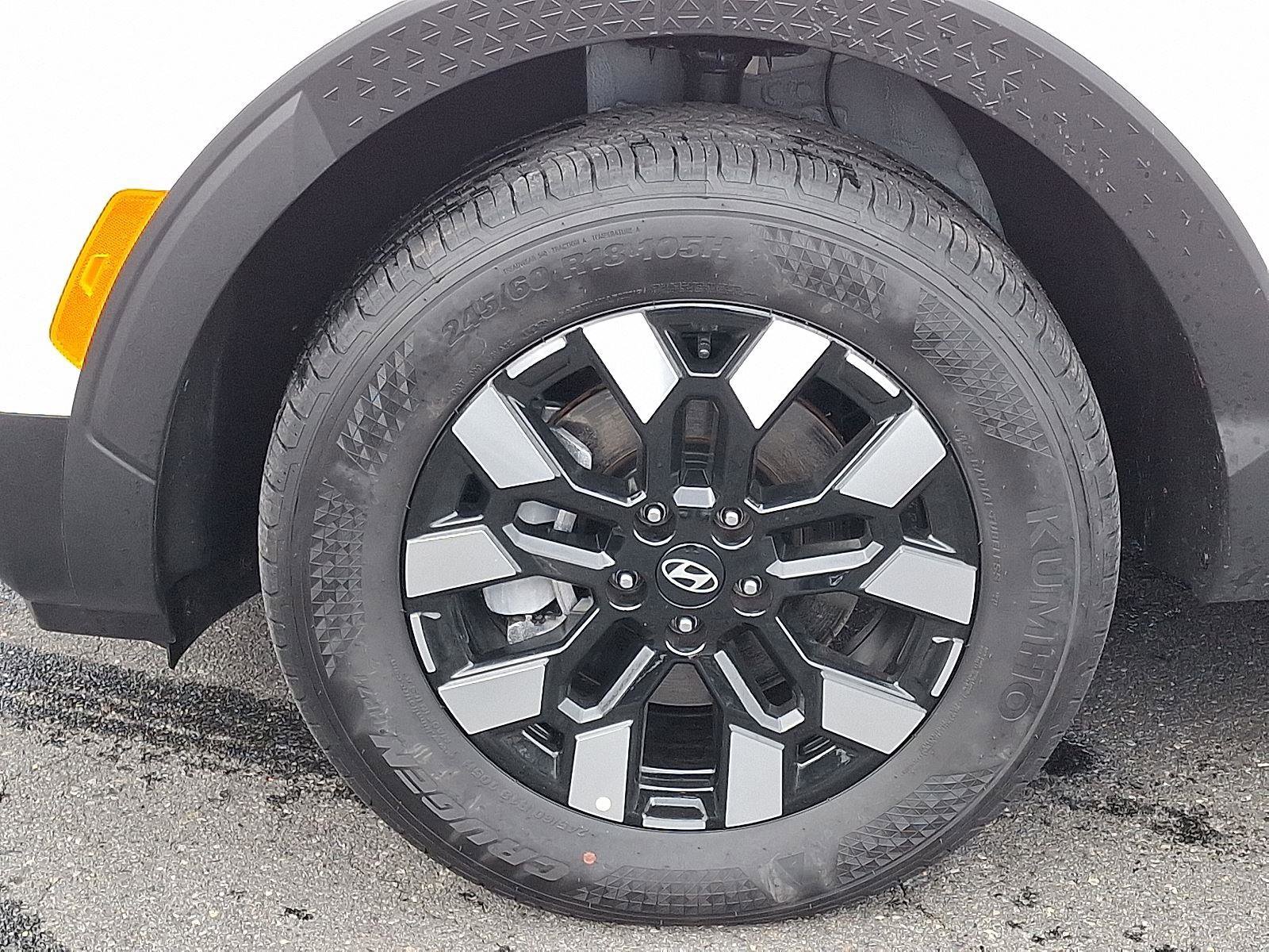 Used 2025 Hyundai Santa Cruz SE image 9