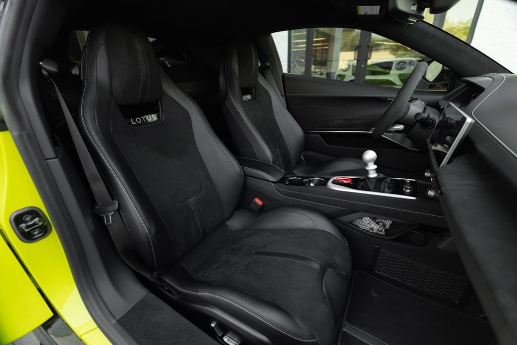 Used 2025 Lotus Emira RWD image 19