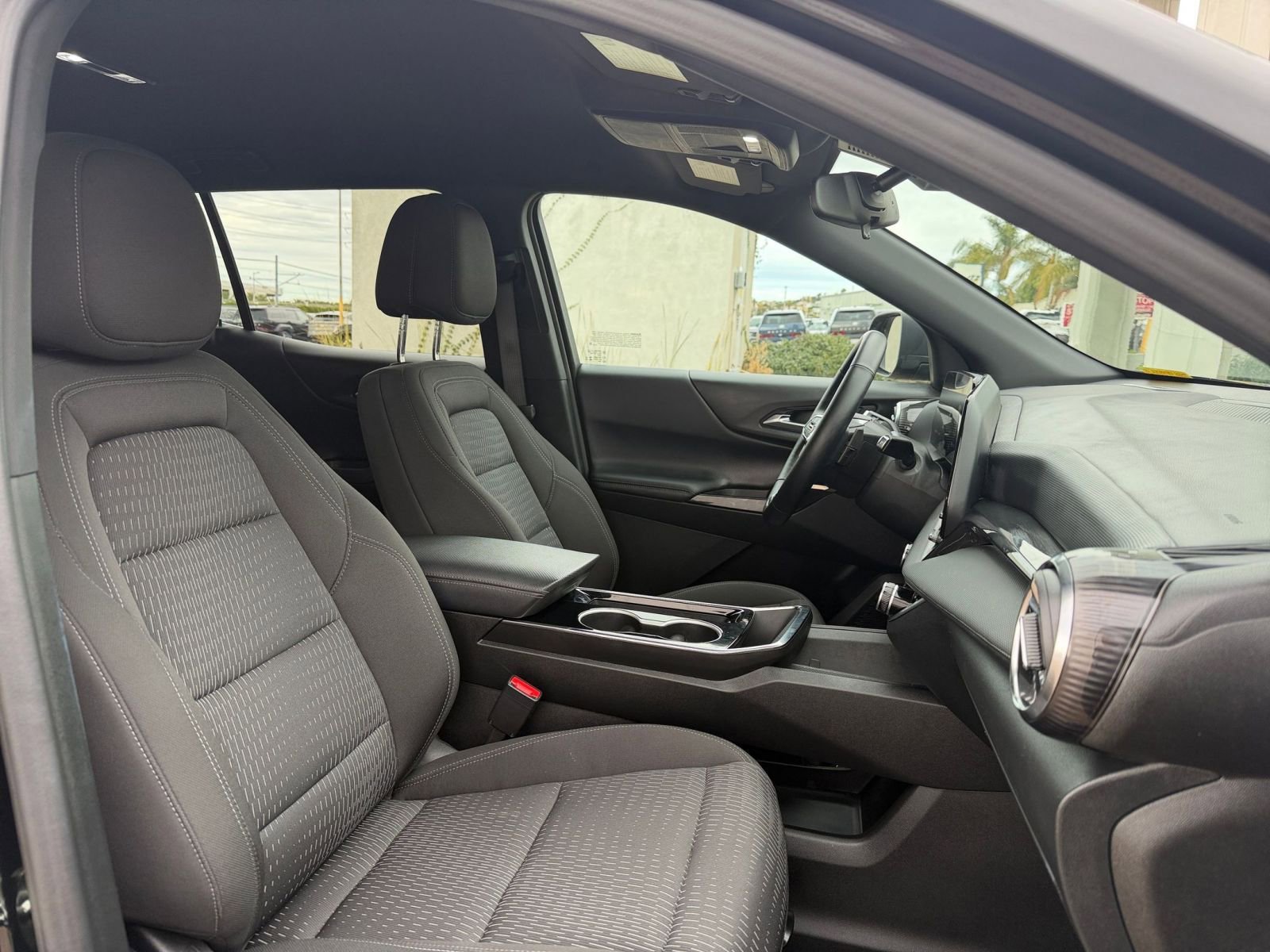 Used 2025 Chevrolet Equinox LT image 35