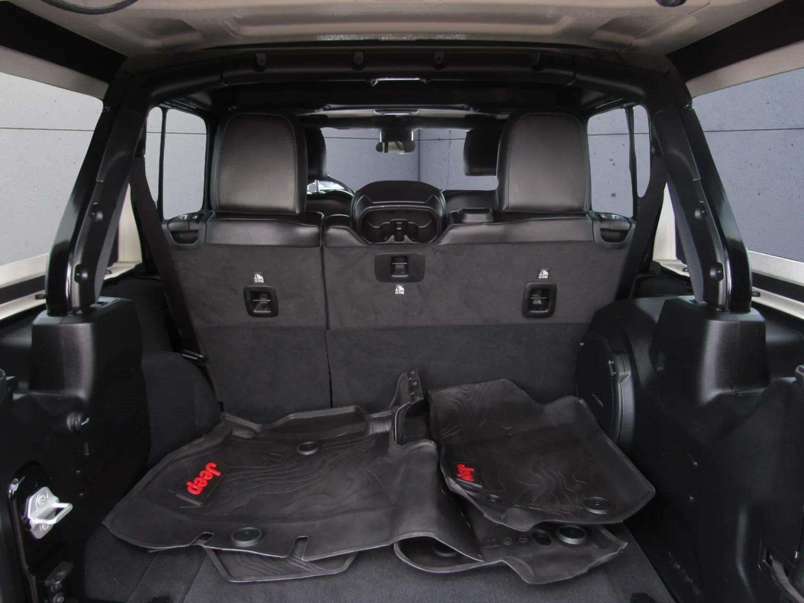 Used 2023 Jeep Wrangler Unlimited Sahara AWD/4WD image 12