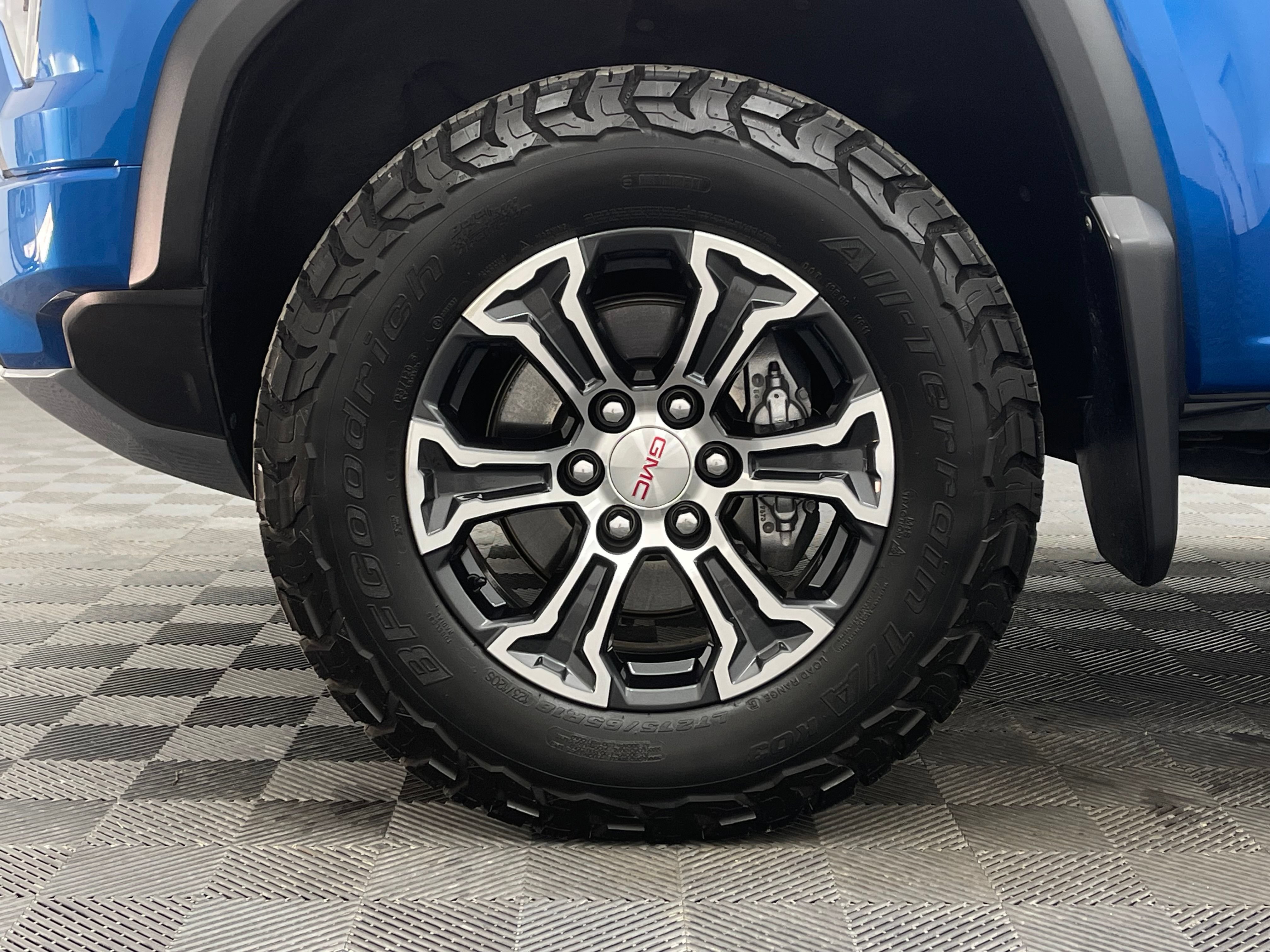 Used 2023 GMC Canyon AT4 w/ Canyon Safety Plus Package AWD/4WD image 13