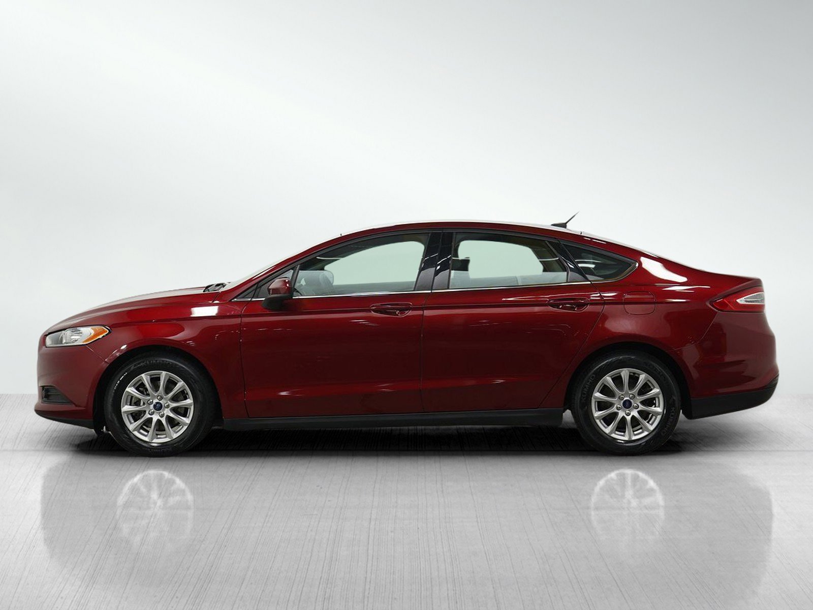 Used 2015 Ford Fusion S image 2