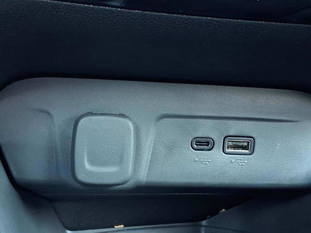 Used 2025 Chevrolet Trax RS w/ Sunroof Package image 6