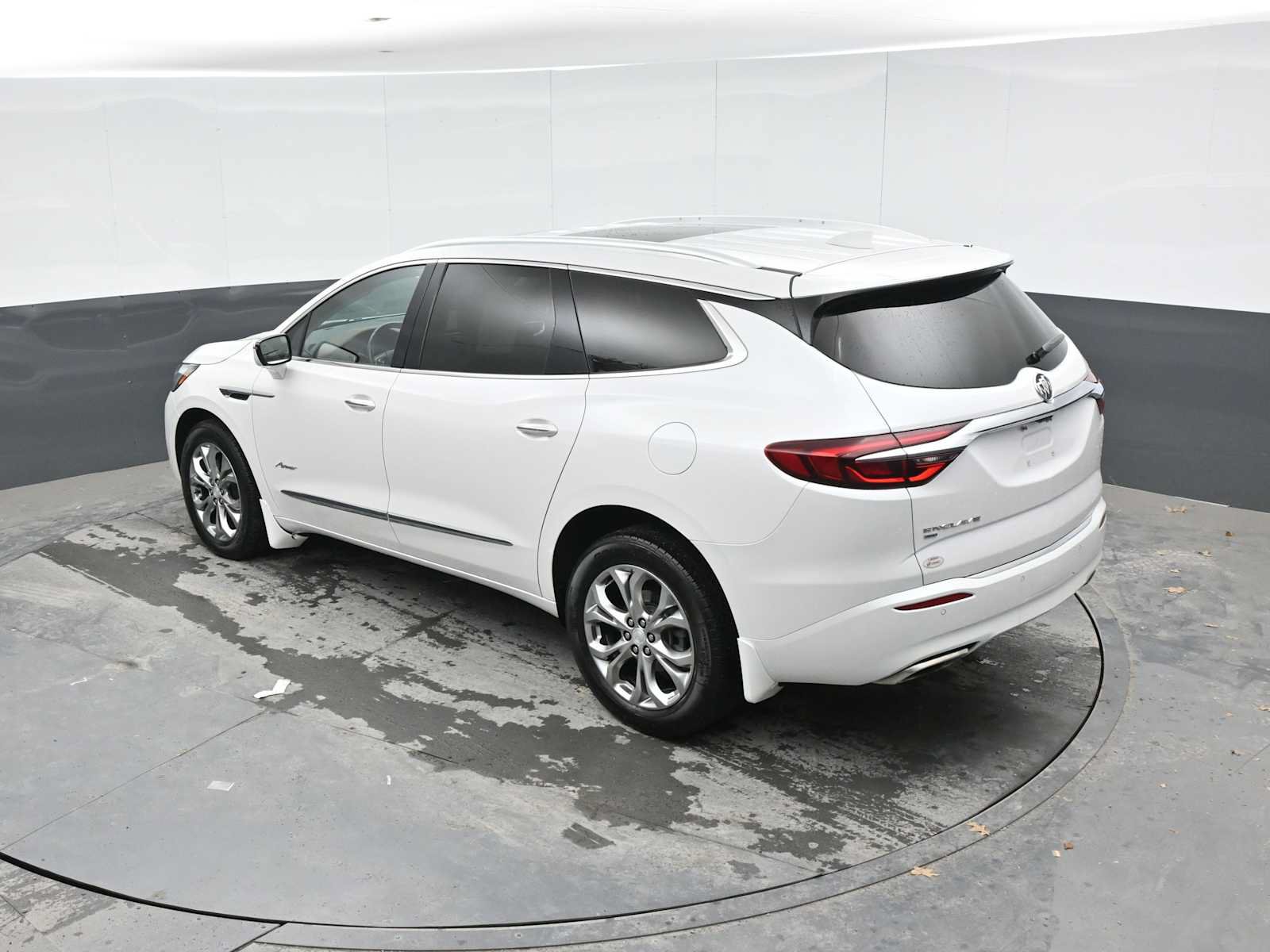 Used 2021 Buick Enclave Avenir w/ Avenir Technology Package AWD/4WD image 12