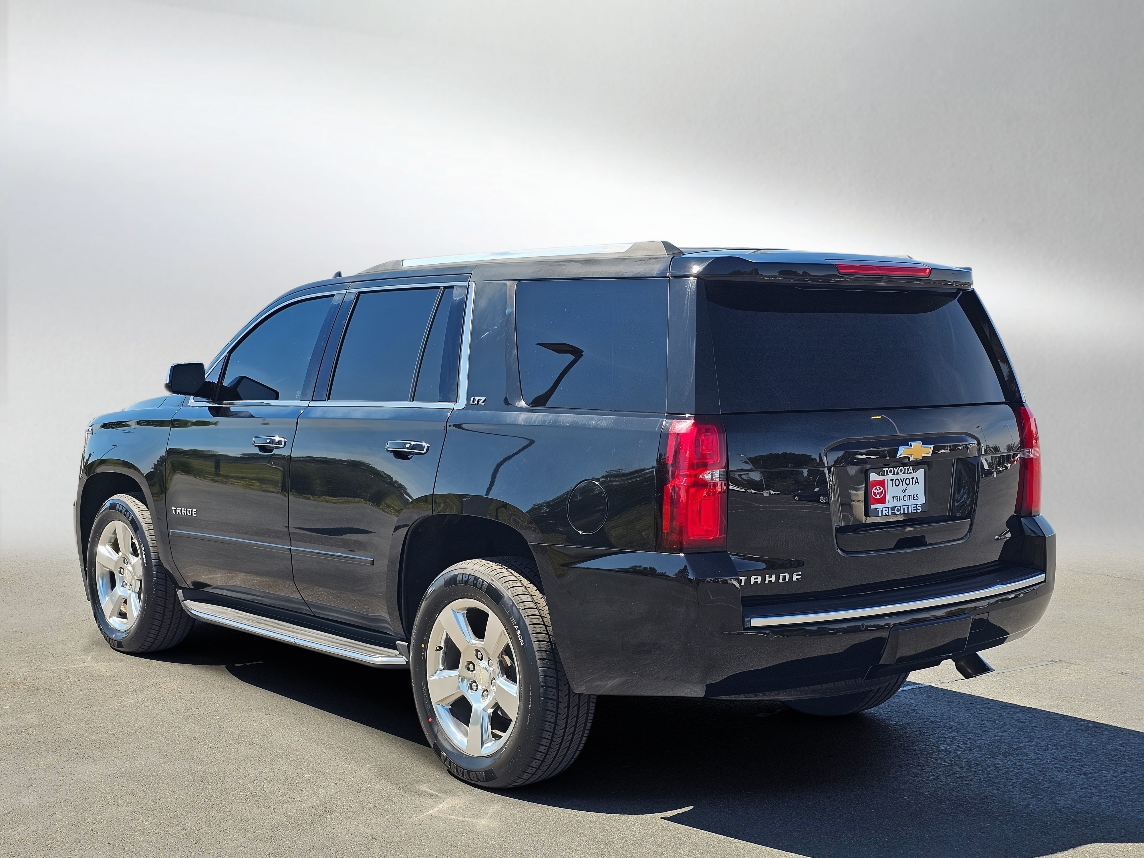 Used 2016 Chevrolet Tahoe LTZ AWD/4WD image 3