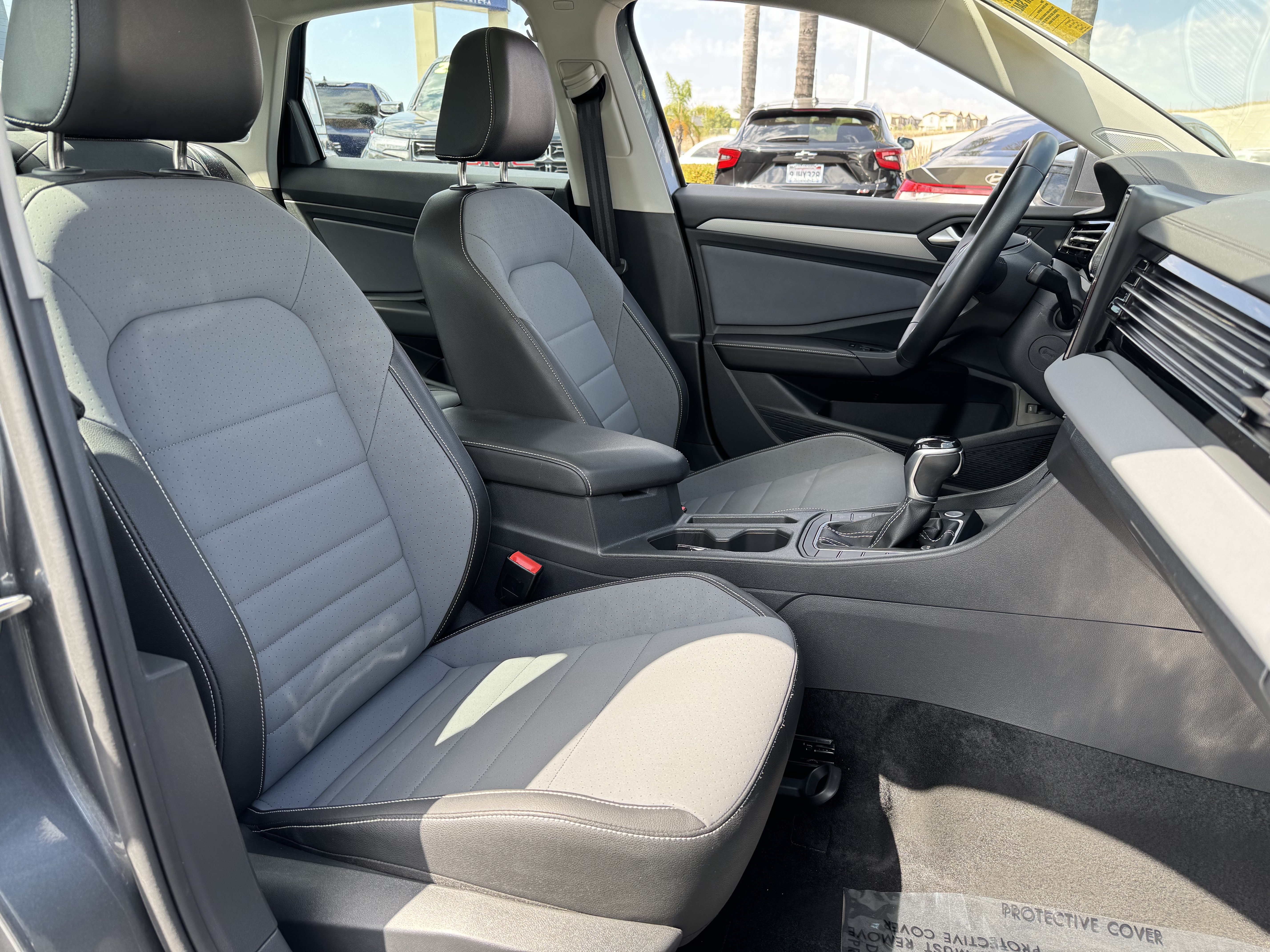 Used 2025 Volkswagen Jetta SE w/ Sunroof Package FWD image 36