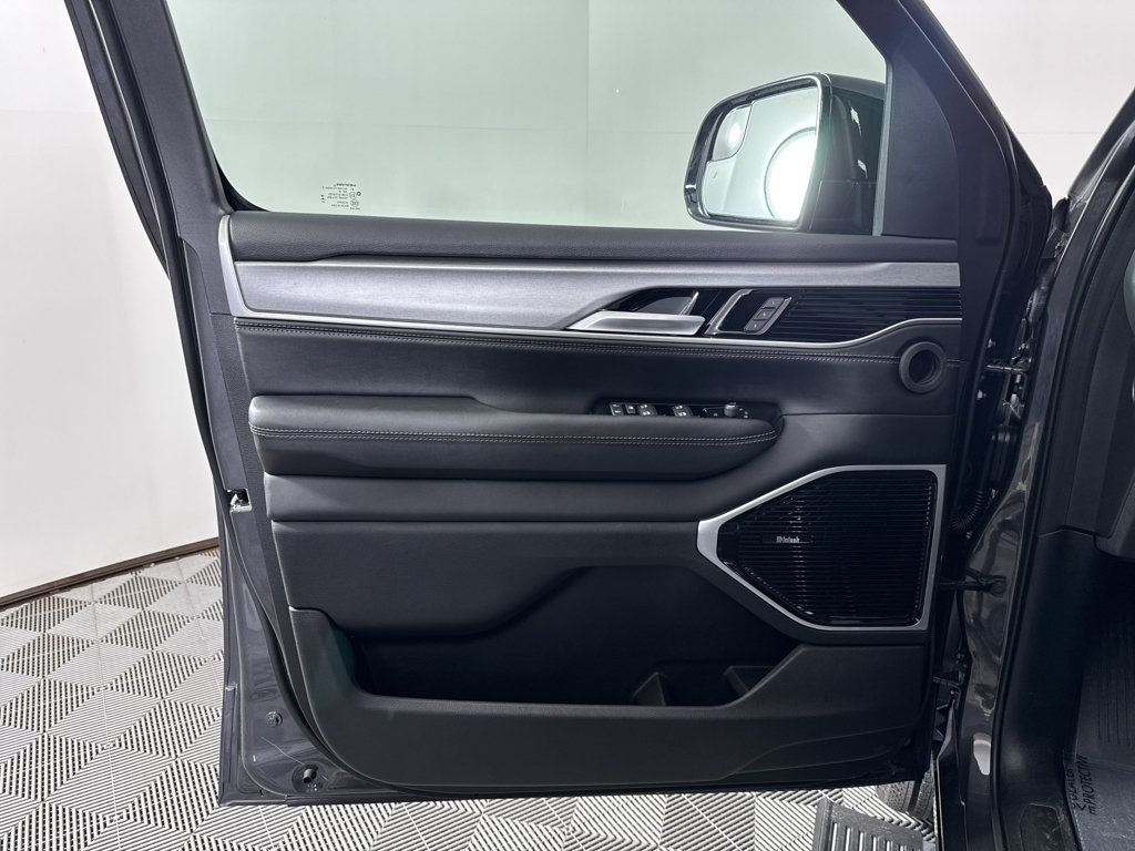New 2026 Jeep Grand Wagoneer L Limited AWD/4WD image 31