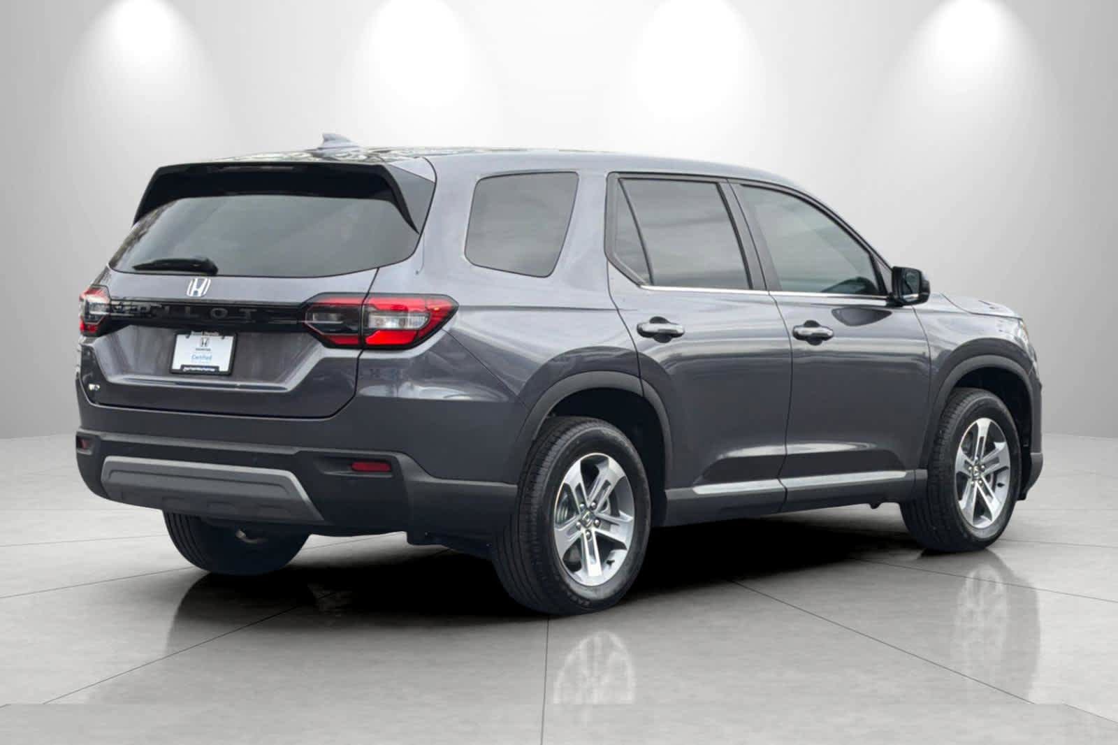 Used 2025 Honda Pilot EX-L image 2