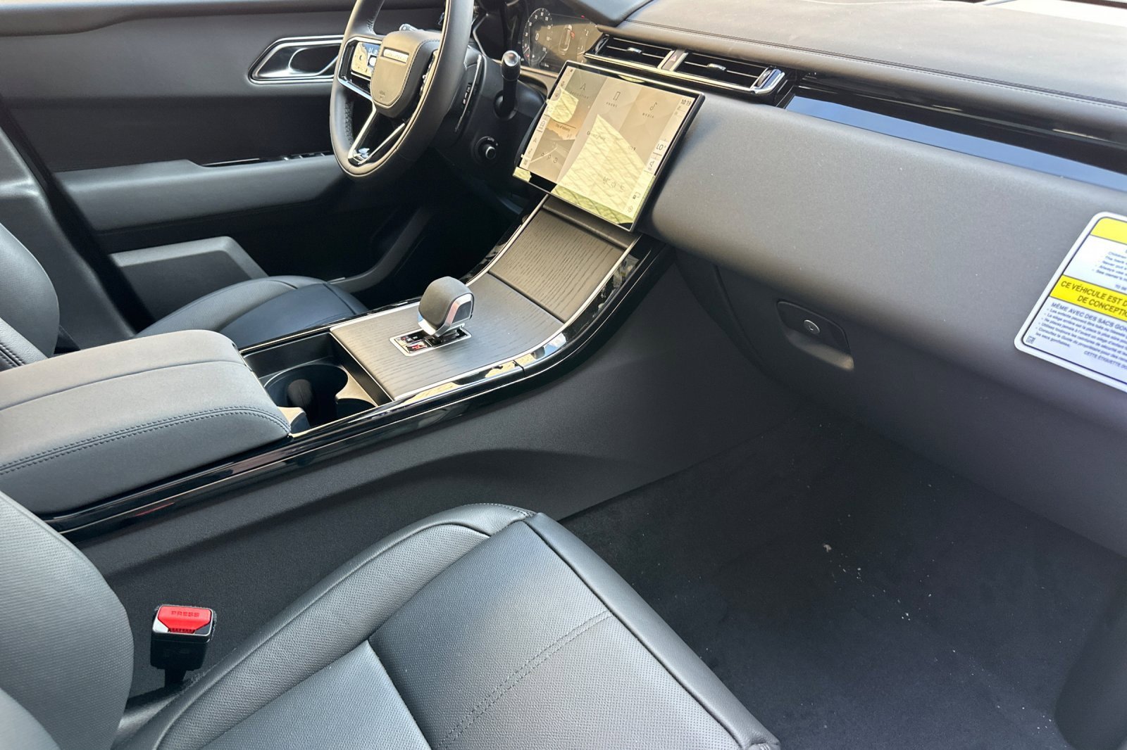 New 2026 Land Rover Range Rover Velar Dynamic SE image 17