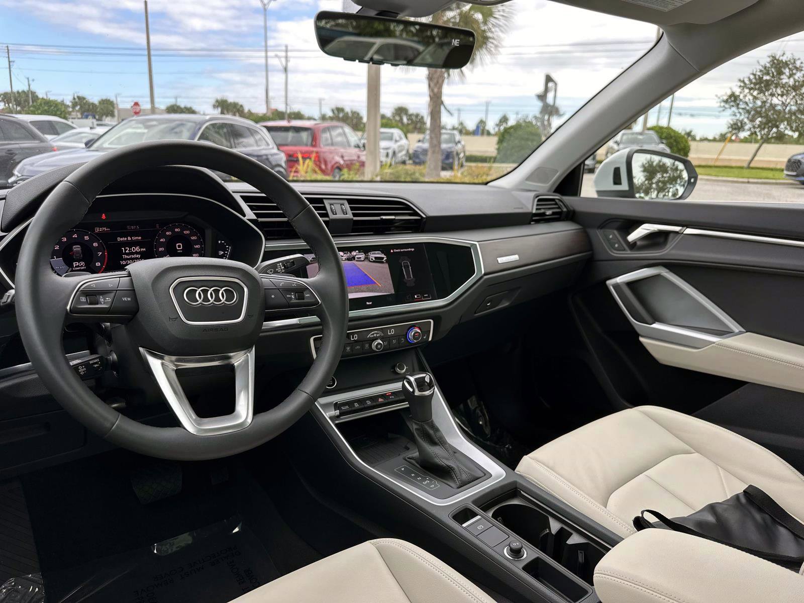 Used 2025 Audi Q3 2.0T Premium w/ Convenience Package image 16