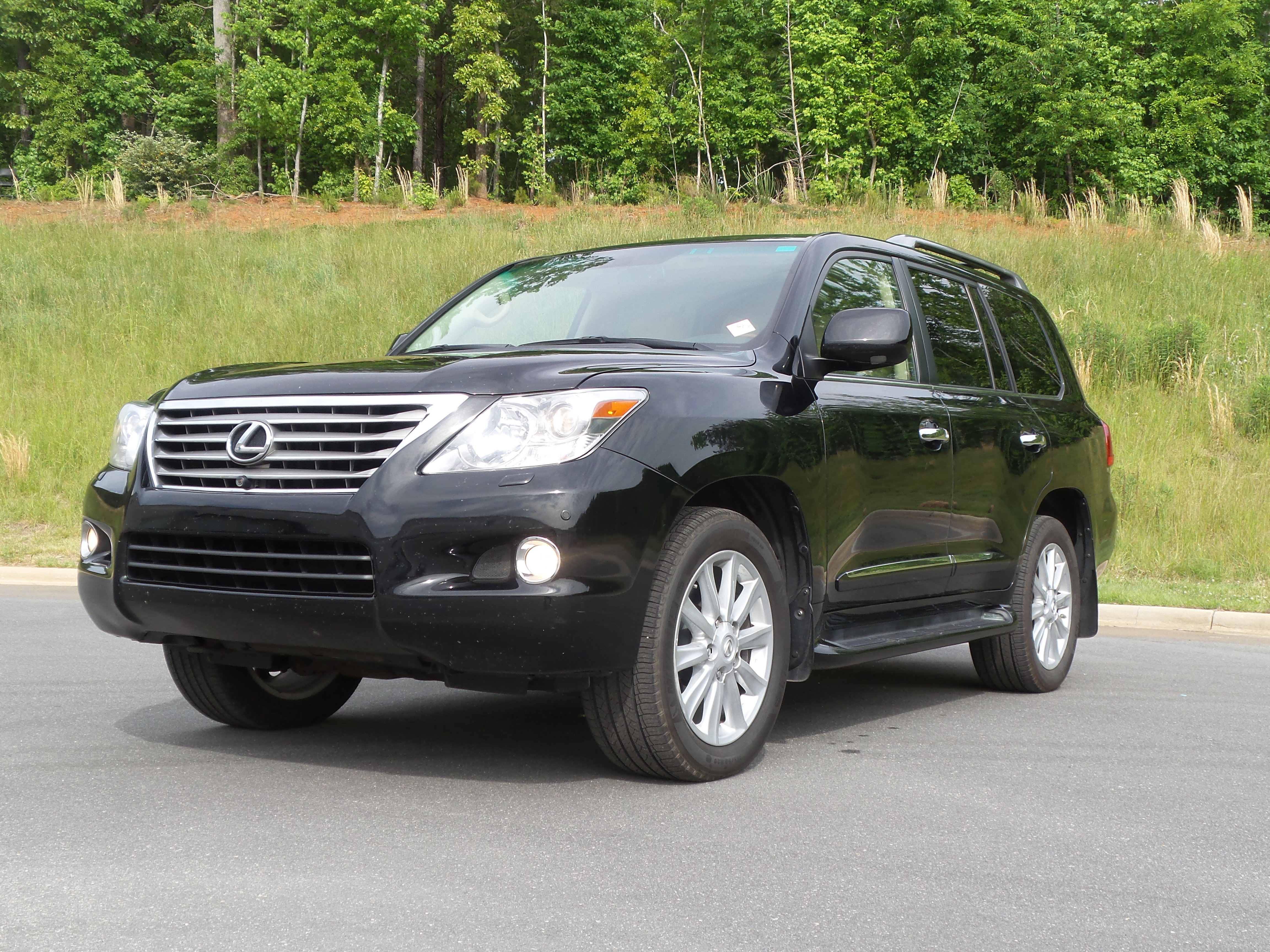 Used 2011 Lexus LX 570 4WD image 3