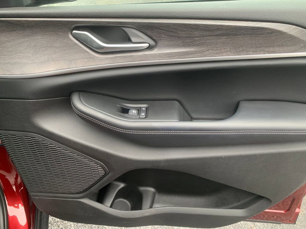 Used 2024 Jeep Grand Cherokee Limited image 19