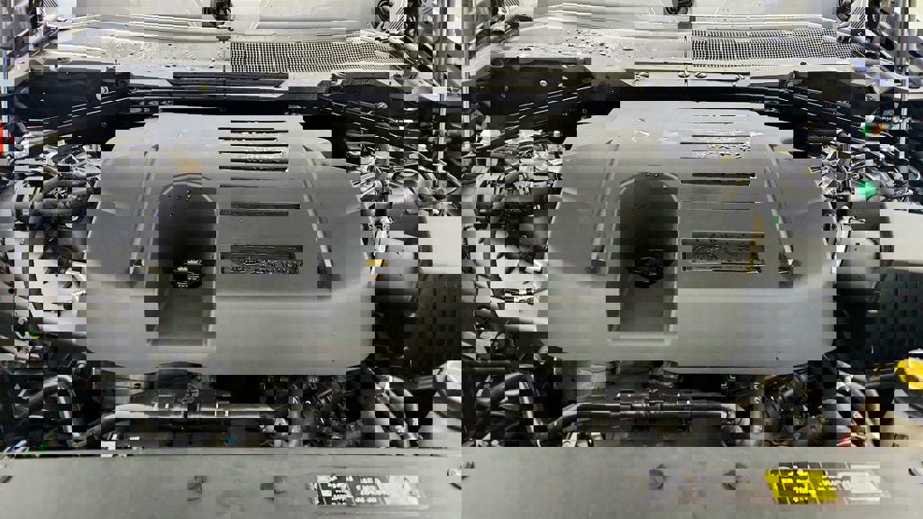 Used 2023 Land Rover Defender 130 S image 28