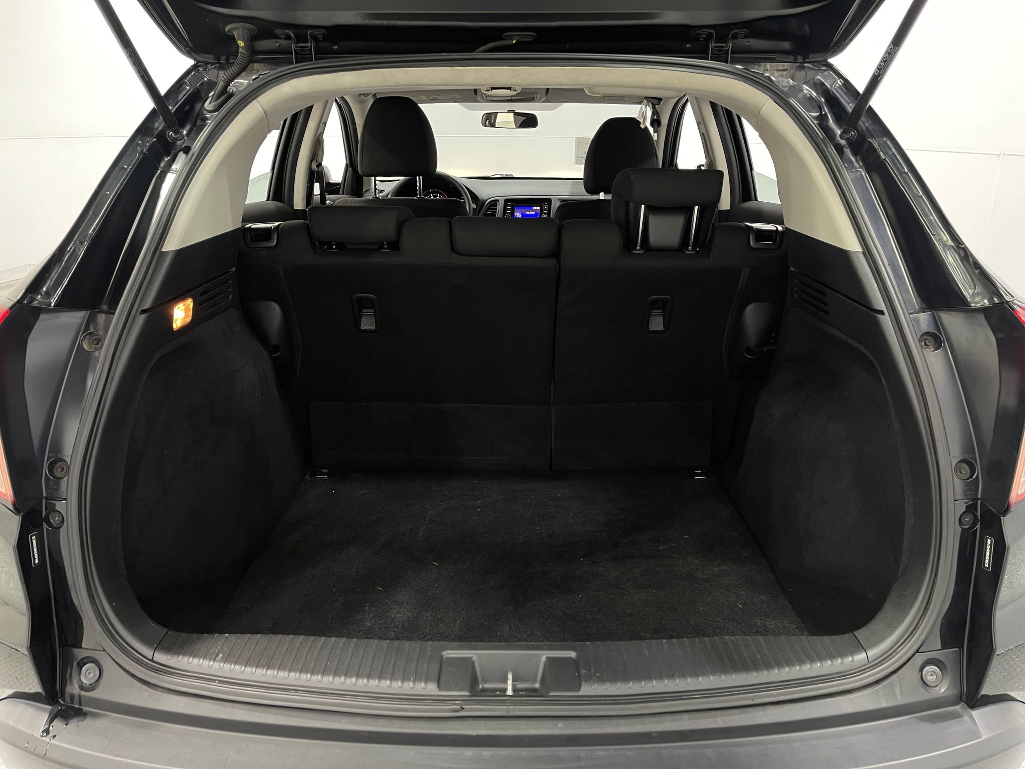 Used 2017 Honda HR-V LX image 24