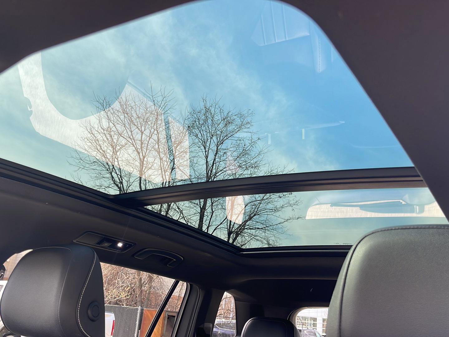 Used 2023 Volkswagen Tiguan SE R-Line image 31