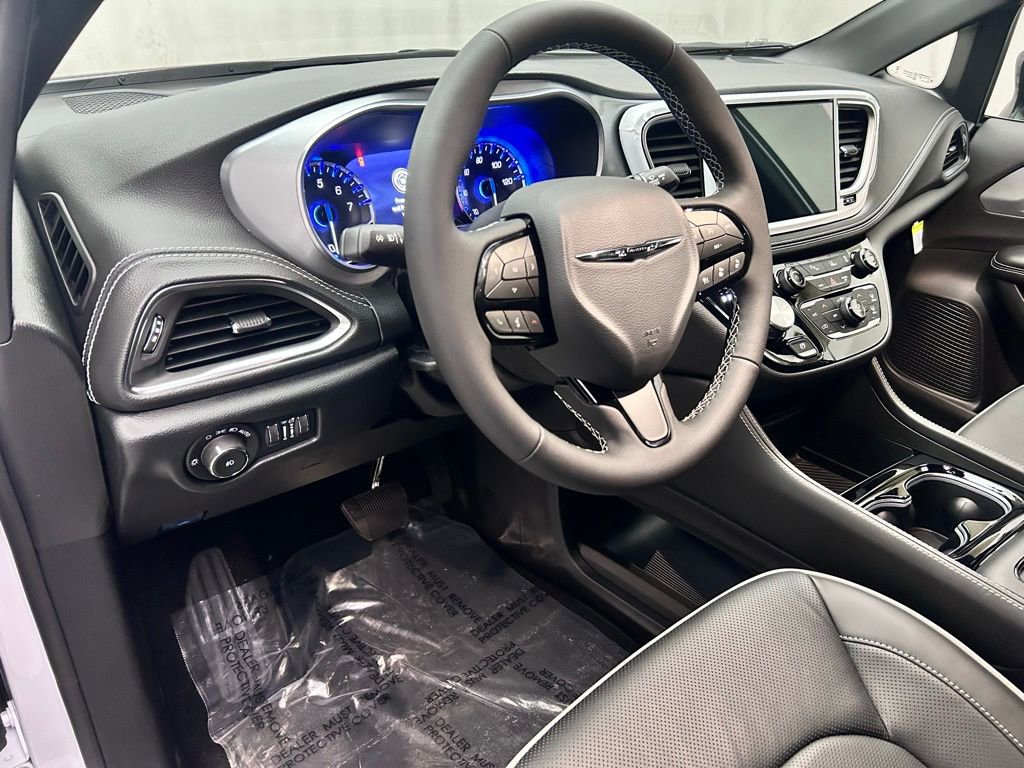 New 2026 Chrysler Pacifica Limited w/ S Appearance Package image 12