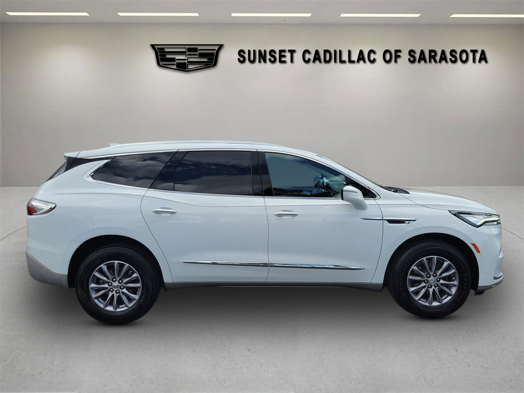 Used 2024 Buick Enclave Essence image 3