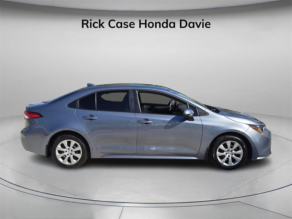 Used 2025 Toyota Corolla LE image 3