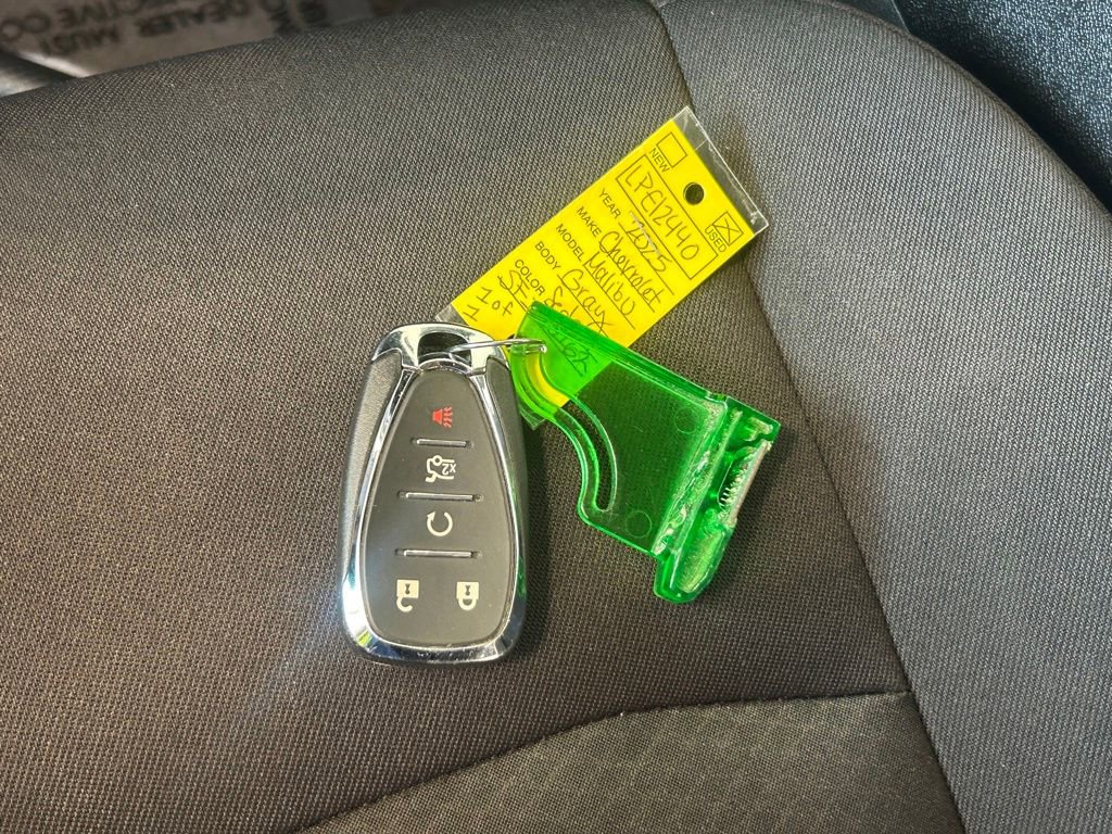 Used 2025 Chevrolet Malibu LT image 43