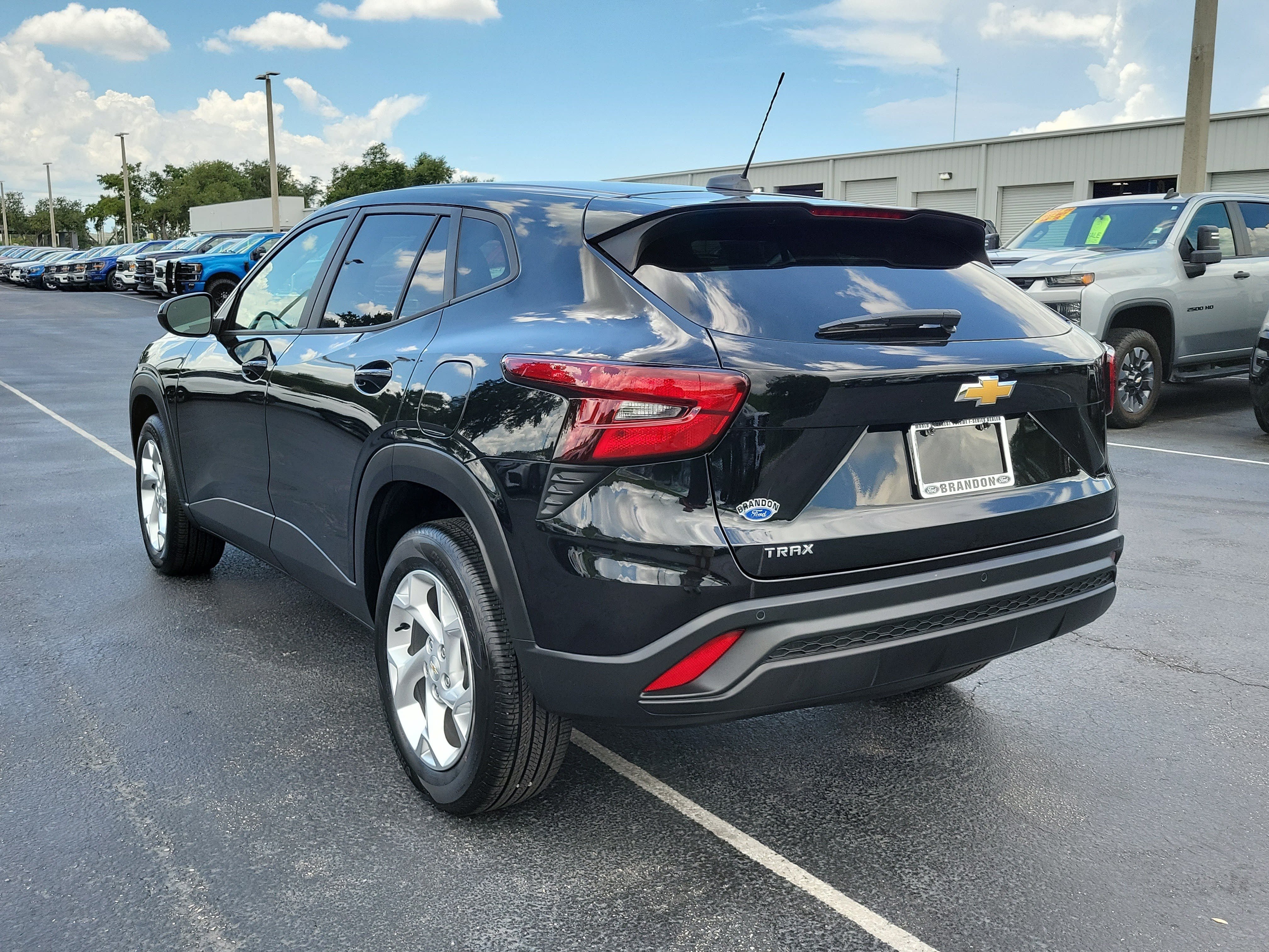 Used 2025 Chevrolet Trax LS w/ LS Convenience Package FWD image 7