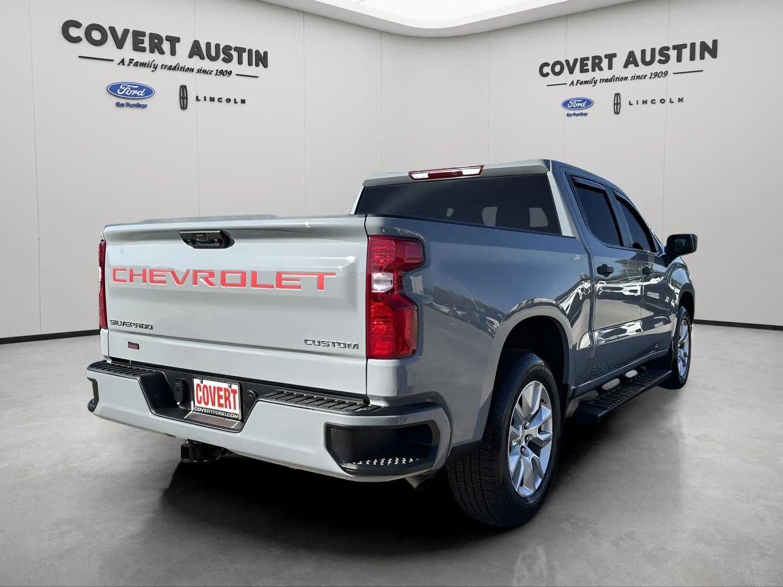 Used 2025 Chevrolet Silverado 1500 Custom image 5