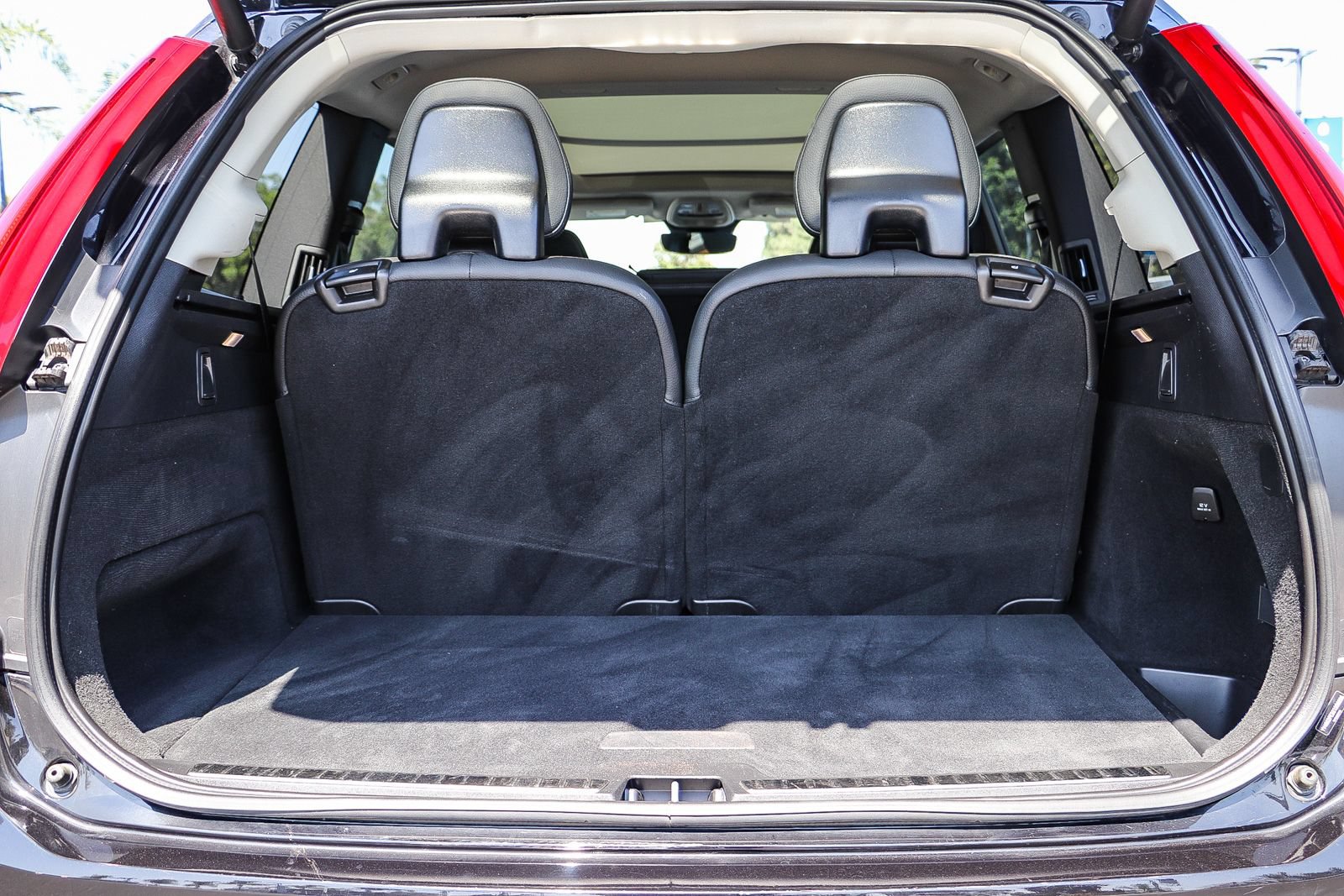 Used 2025 Volvo XC90 B6 Plus AWD/4WD image 27