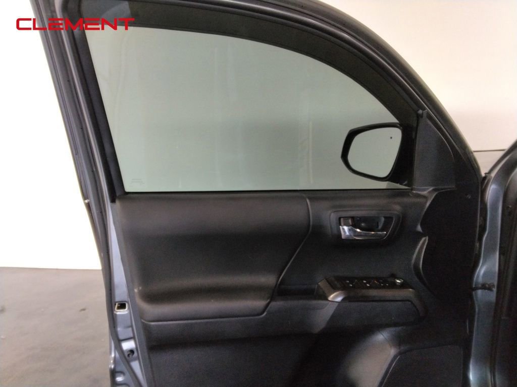 Used 2018 Toyota Tacoma TRD Off-Road image 21