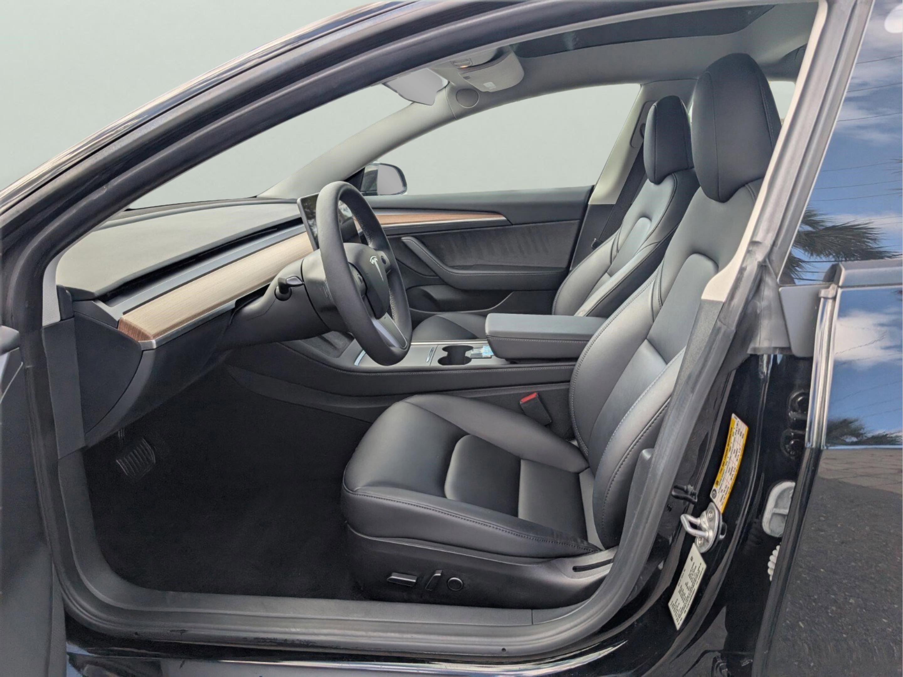 Used 2023 Tesla Model 3 Standard Range image 10