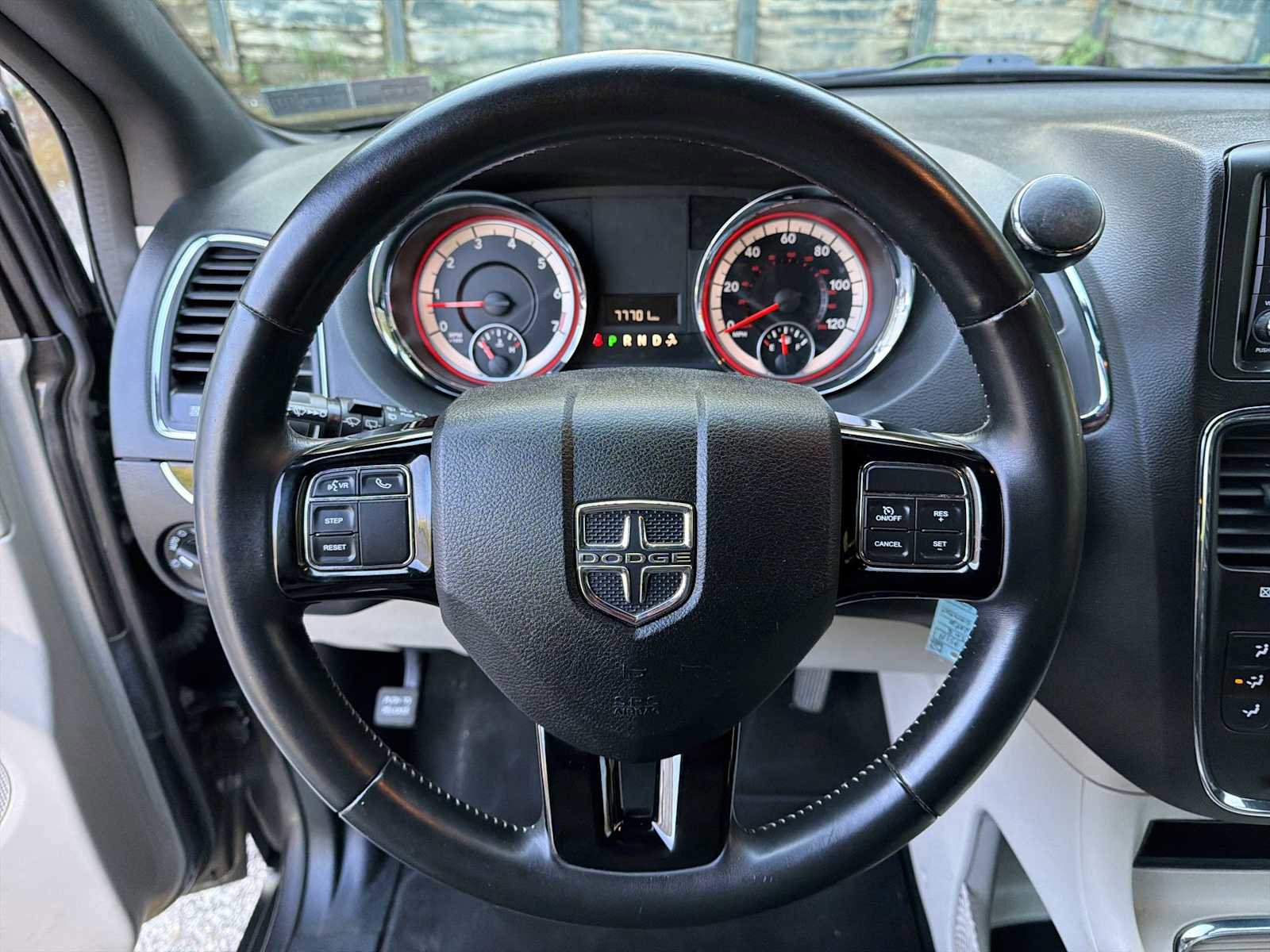 Used 2018 Dodge Grand Caravan SXT FWD image 11
