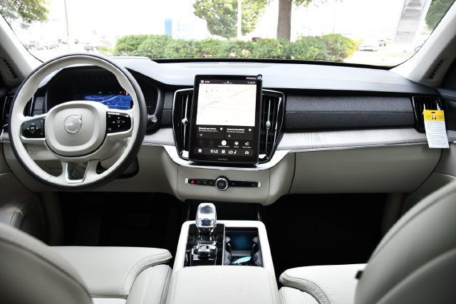 New 2026 Volvo XC90 T8 Ultra w/ Protection Package Premier AWD/4WD image 19