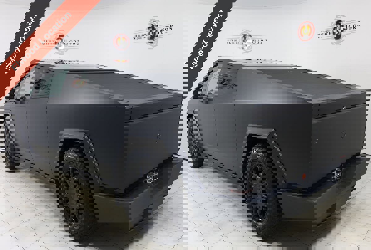 Used 2024 Tesla Cybertruck AWD Crew Cab image 4