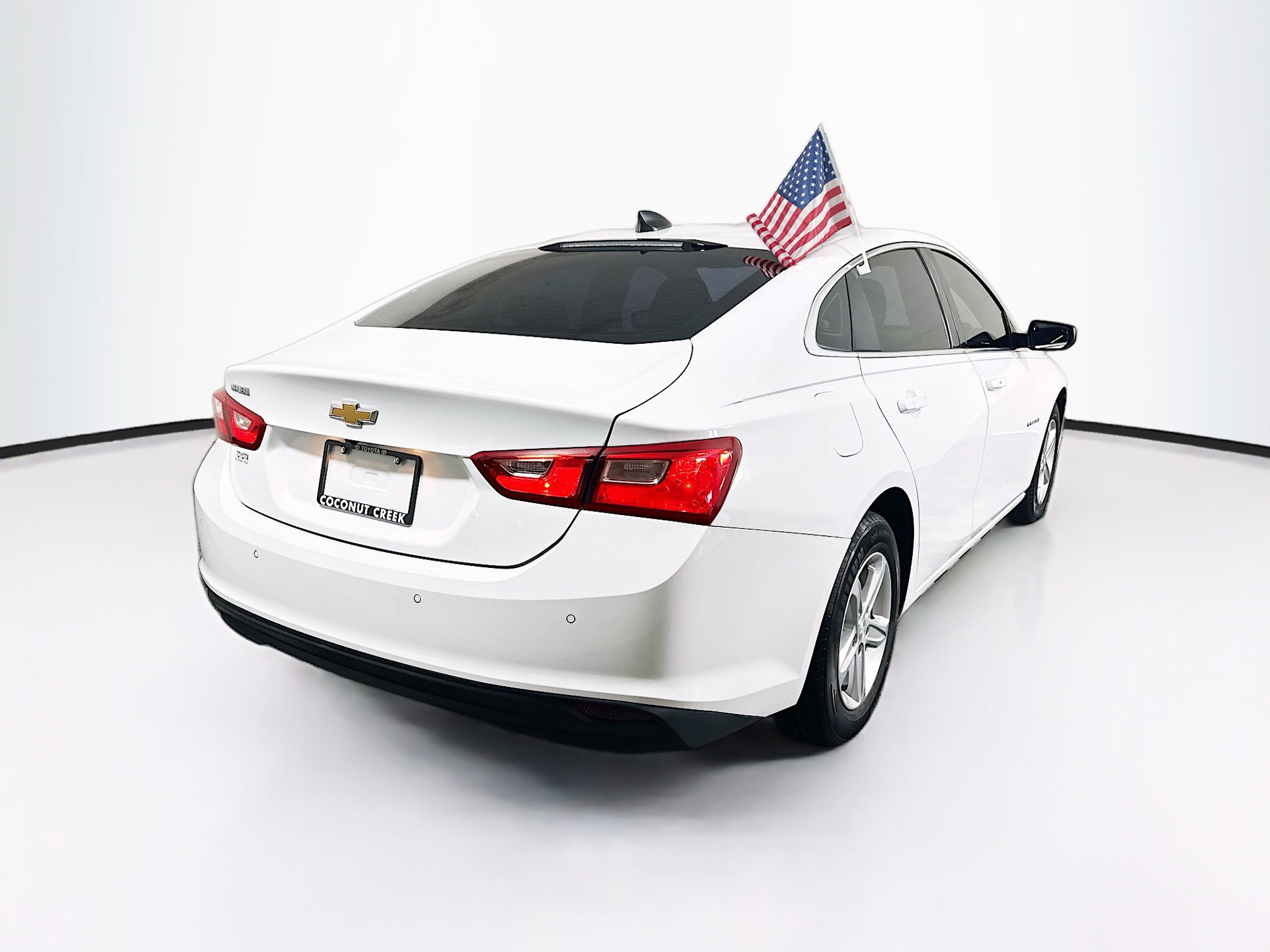 Used 2021 Chevrolet Malibu LS FWD image 3