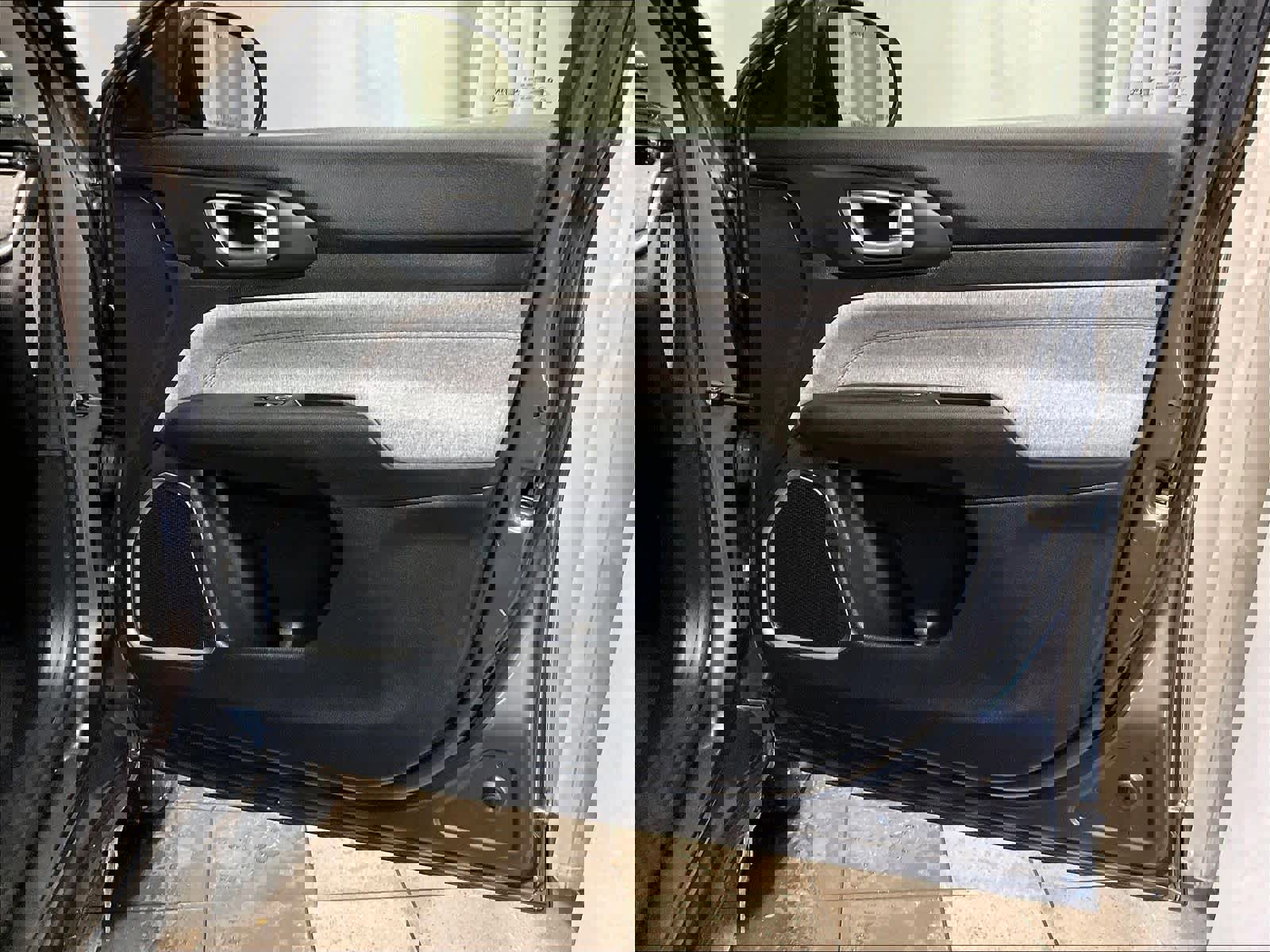 Used 2022 Jeep Compass Latitude w/ Mopar Graphics Package image 12