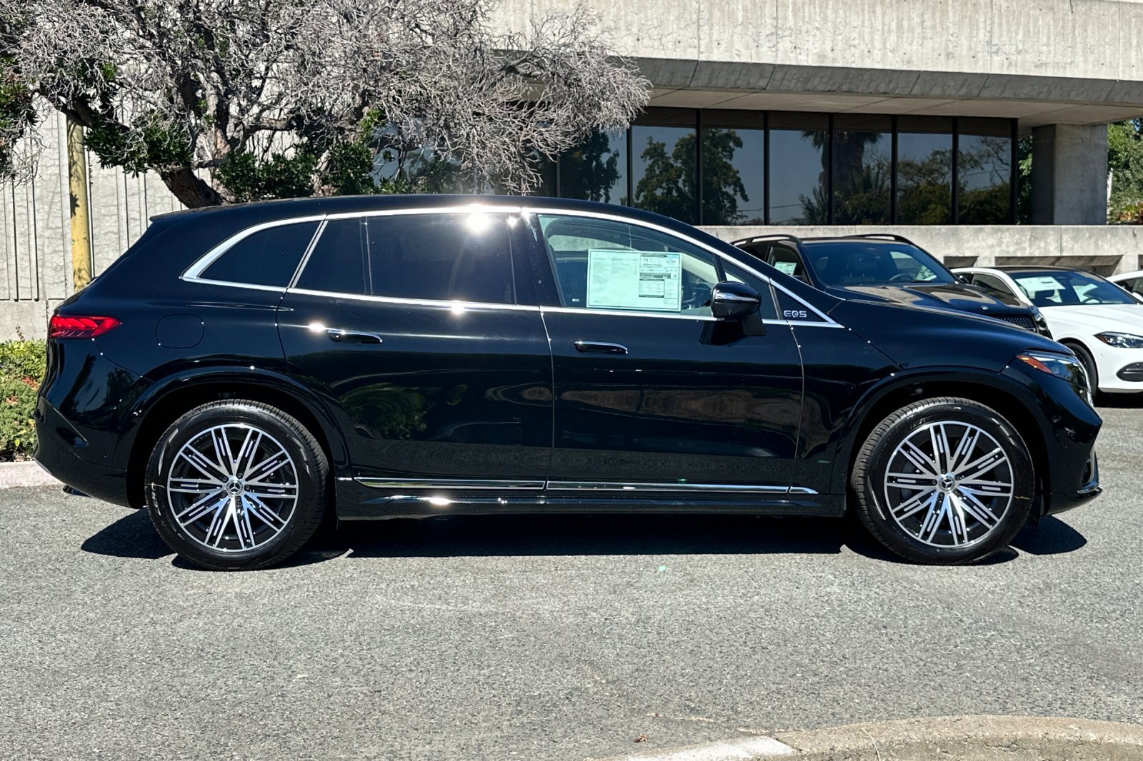 New 2026 Mercedes-Benz EQS 400 4MATIC SUV image 2