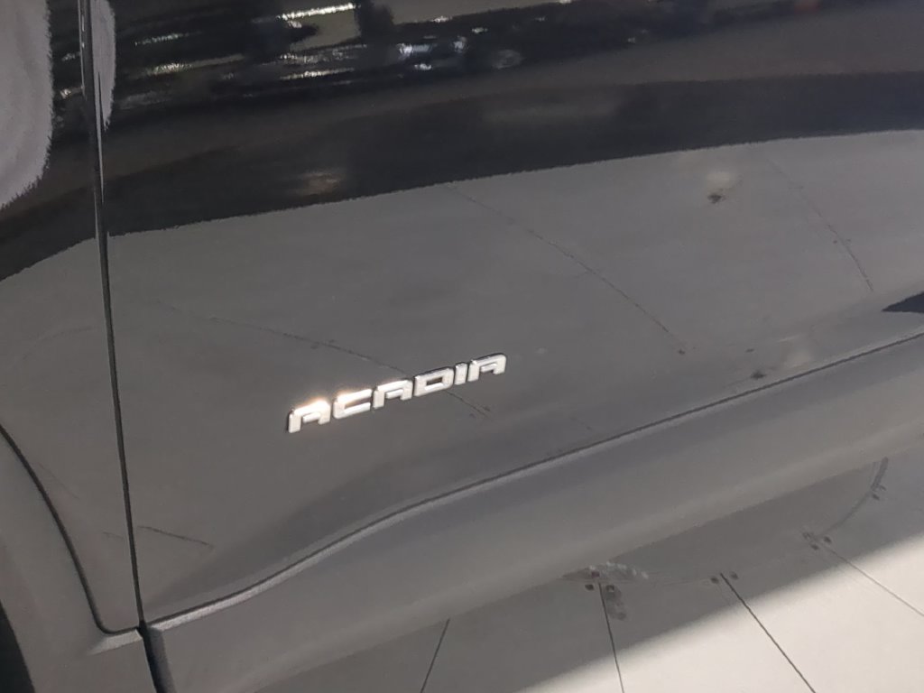 Used 2018 GMC Acadia SLT FWD image 16