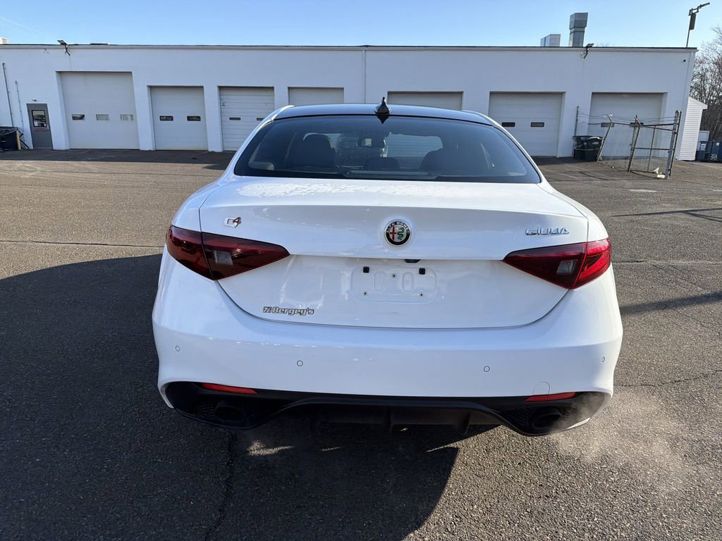 Used 2022 Alfa Romeo Giulia Veloce image 4